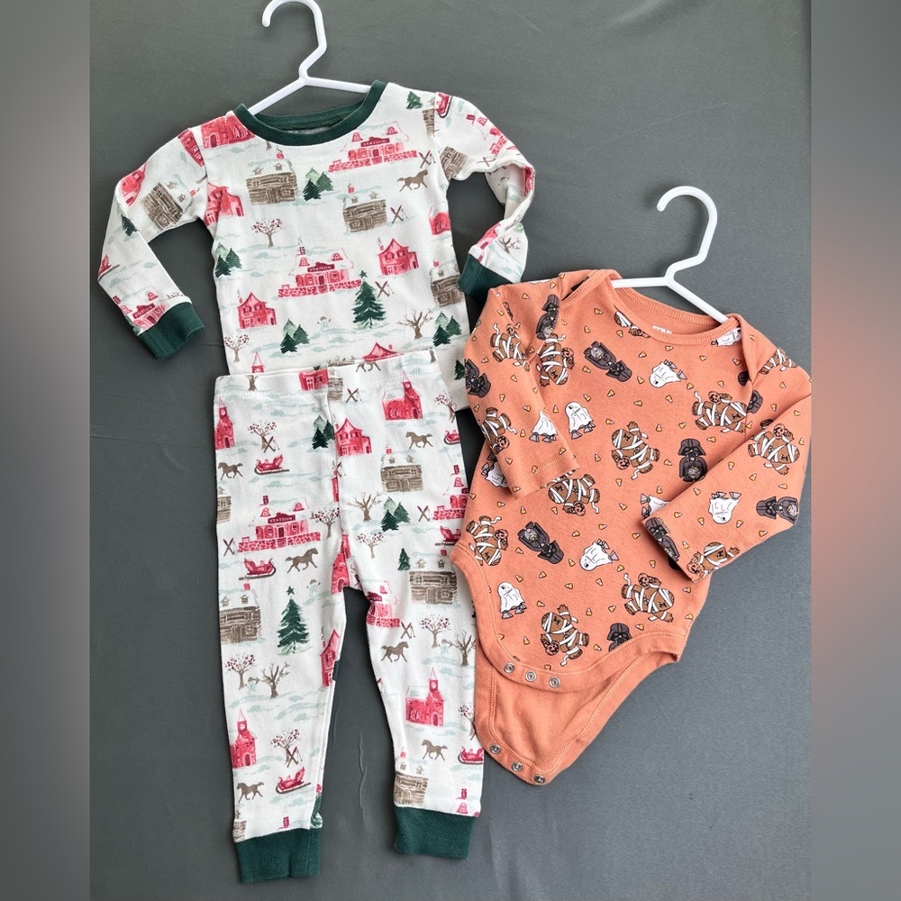 Burts bees Christmas pajamas size 12m, Star Wars Halloween bodysuit size 6-12M